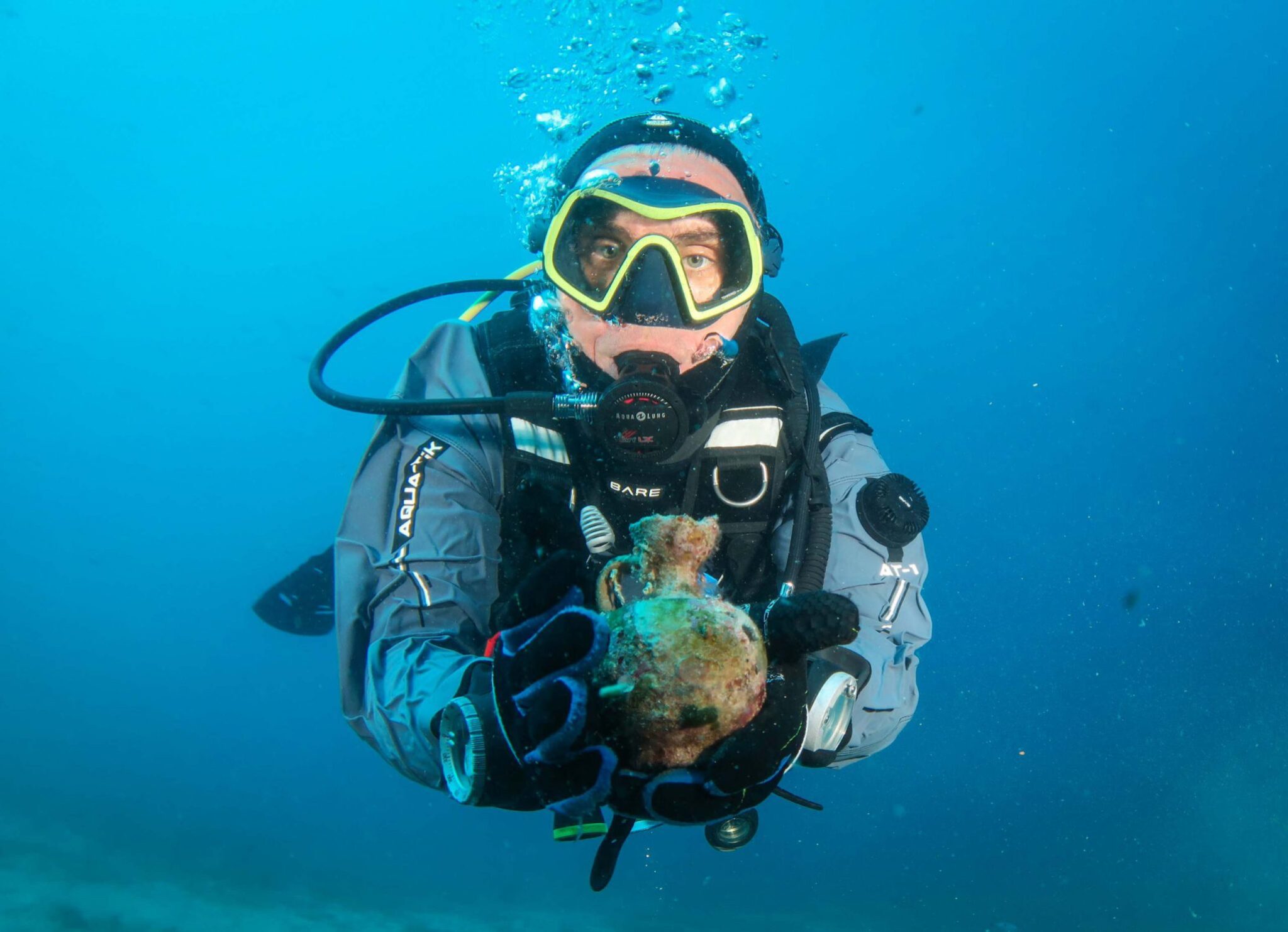 I found another treasure under water underwater in Vis, Croatia. I discovered an ancient Greek jug. It will be recovered in the near future.